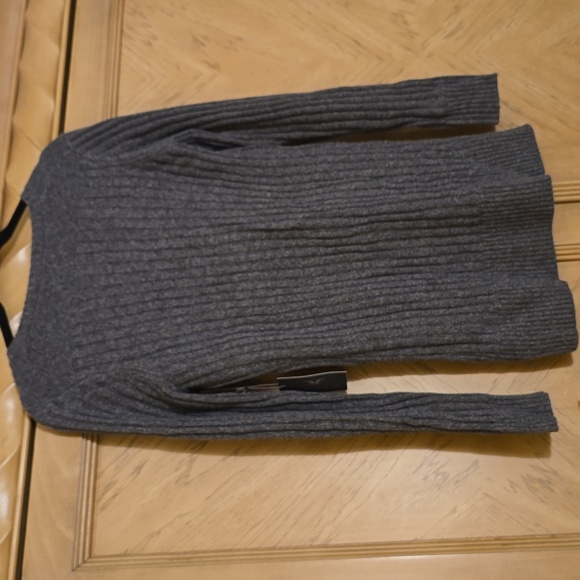 Todd & Duncan Cashmere Sweater. Color Grey. Size Medium. - Picture 9 of 9